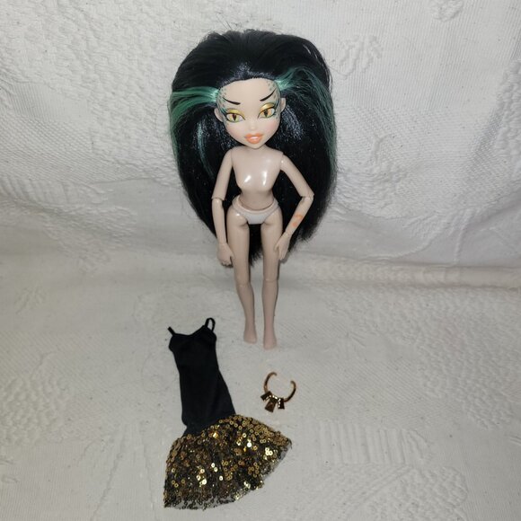 Bratz Bratzillaz Back to Magic Victoria Antique Doll 2013 MGA - Picture 7 of 17